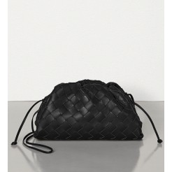 Bottega Veneta The Pouch 20 Clutch In Black Intrecciato Lambskin